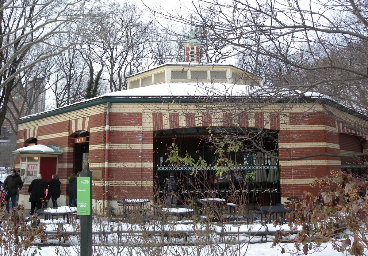 Central_Park_Carousel_snow_jeh